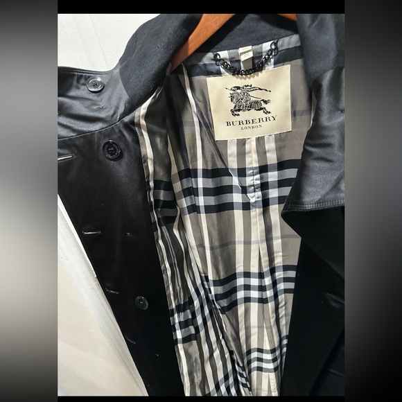 Womens Burberry Winter Trench Coat - Picture 3 of 7